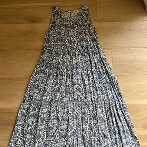 Blue and White Floral Design Max Studio Maxi Dress w/ Pockets, Key Hole Back, XS